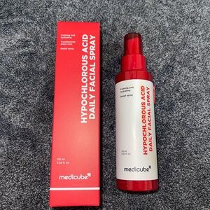 Medicube Hypochlorous Acid Daily Facial Spray (125ml).